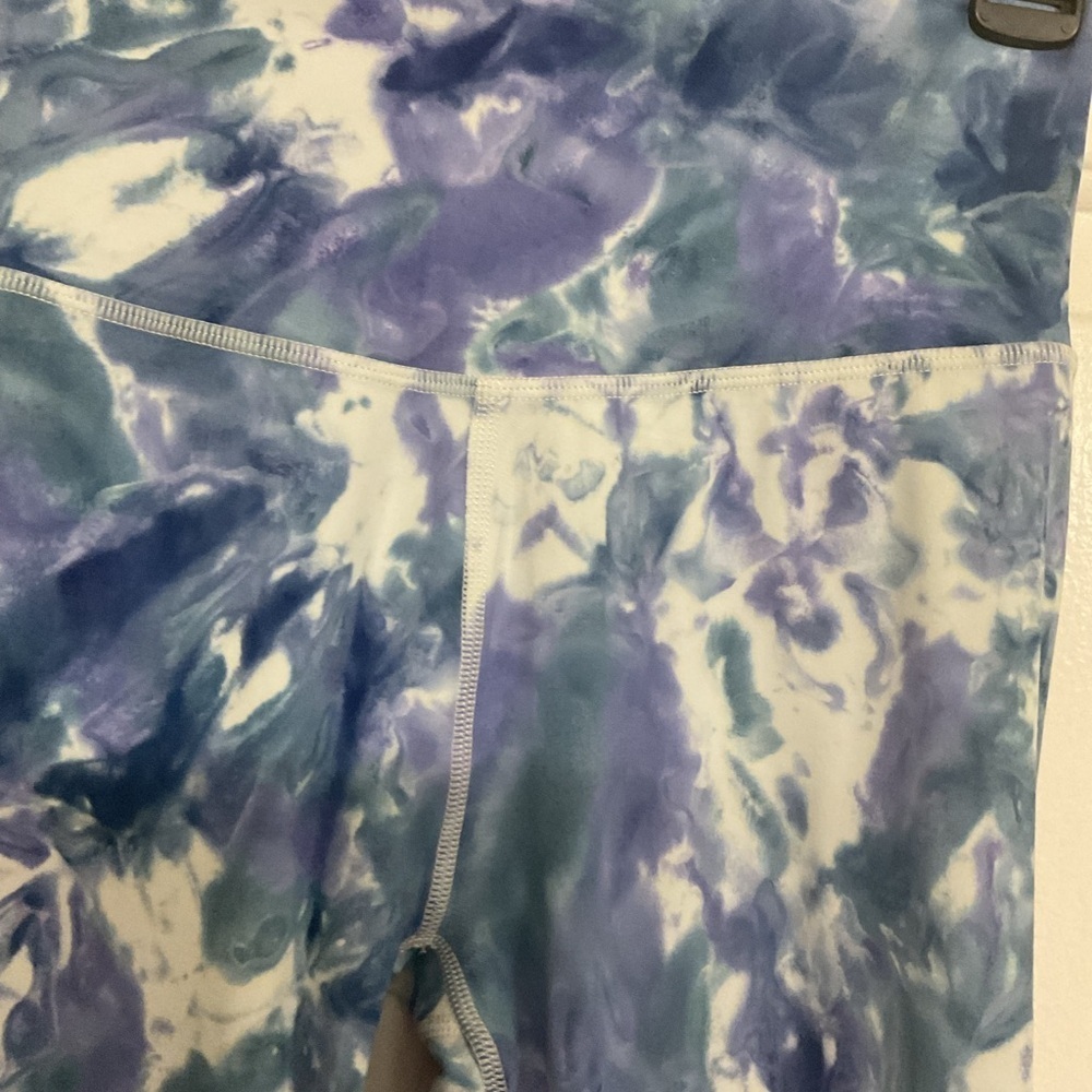 Manduka Aurora Tie-Dye Leggings - Blue and White - Picture 6 of 6